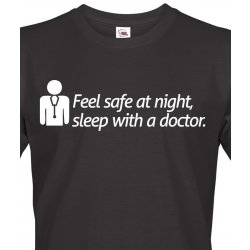 Bezvatriko.cz pánské tričko Feel safe at night sleep with a doctor černá