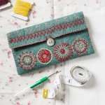 Corinne Lapierre Kreativní sada na plstění Šitá kapsička s folklórním motivem – Hledejceny.cz