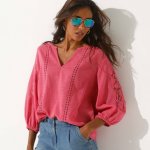 Jednobarevná halenka s macramé a ažurovou výšivkou růžová – Sleviste.cz