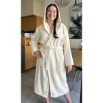 Dámský župan dlouhý s kapucí Pláž smetanová – Sleviste.cz