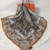 Šátek hedvábný šátek Béžovo-hnědé Ornamenty v dárkovém balení