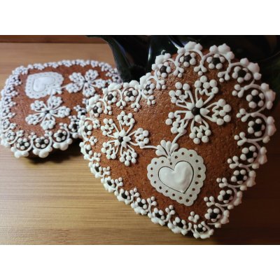 Meduňka pekařství perníkářství Zdobený perník srdce Lidové motivy III. 50 g – Zboží Dáma