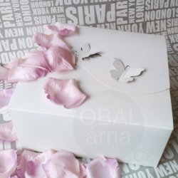 Svatební krabička na výslužku bílá se dvěma motýlky 20x20x10 cm, 20 - 49  kusů svatební cukrovinka - Nejlepší Ceny.cz