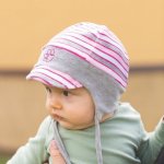 Dětská čepice z jemn.plyše s kšiltem a výšivkou růžová – Zboží Mobilmania