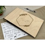 Svatební album Eukalyptus s dřevěnou vazbou Formát: A4 (1099 Kč), Nápis: Vlastní nápis +200 Kč, Barva listů: Bílá – Sleviste.cz