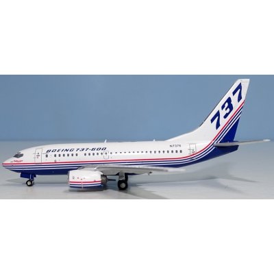 PandaModels Model Boeing B737-683 dopravce EasyJet 1990sColors Velká Británie 1:400