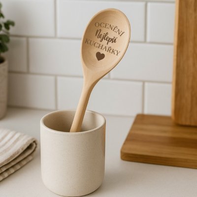Dřevěná vařečka s gravírováním OCENĚNÍ NEJLEPŠÍ KUCHAŘKY – Sleviste.cz