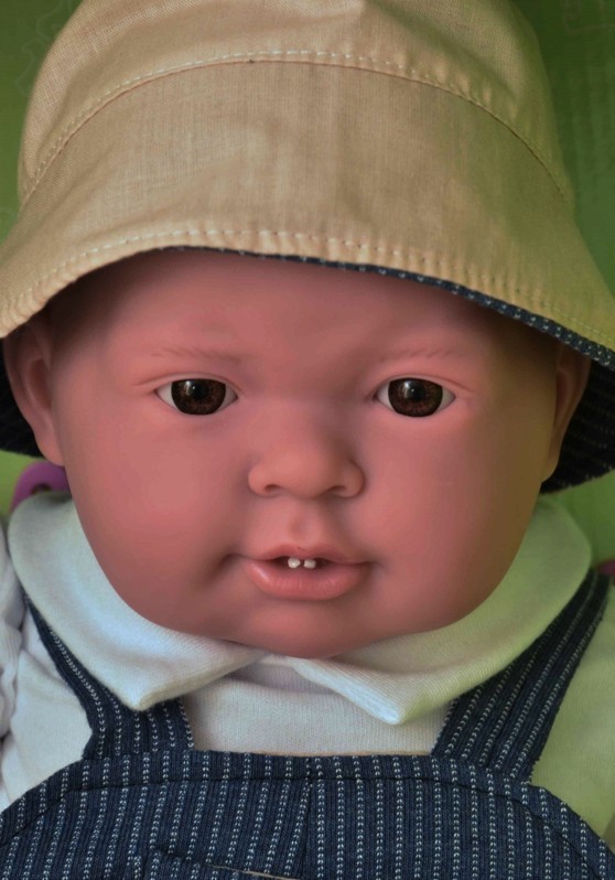 Berenguer Realistické miminko chlapeček Lucas v modrých kraťasech