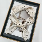 Hedvábný šátek krémový s puntíky – Zboží Mobilmania