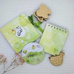 Dětská dárková sada zelená Čáp s miminkem – Sleviste.cz