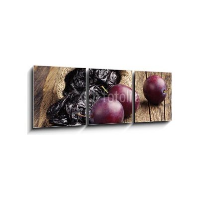 Obraz 3D třídílný - 150 x 50 cm - Prunes with plums in small sack Slivky se švestkami v malém pytli – Zbozi.Blesk.cz