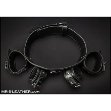 Kožená pouta Mr. S Leather Chest to Wrist Restraint S/M kožená pouta s upevněním na hrudníku