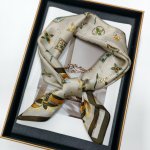 Hedvábný šátek béžovo-hnědý s peříčky – Zboží Mobilmania