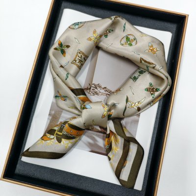 Hedvábný šátek béžovo-hnědý s peříčky – Zboží Mobilmania