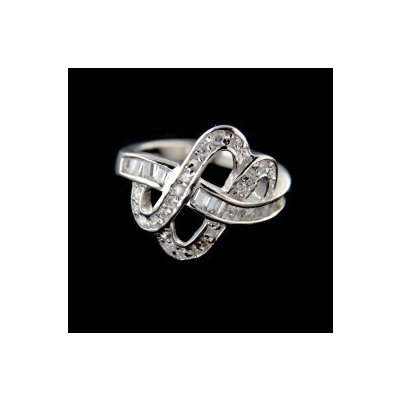 KA Stříbrný prsten s kamenem R568