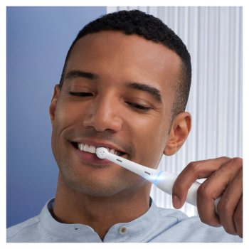 Oral-B iO Series 7 White Alabaster