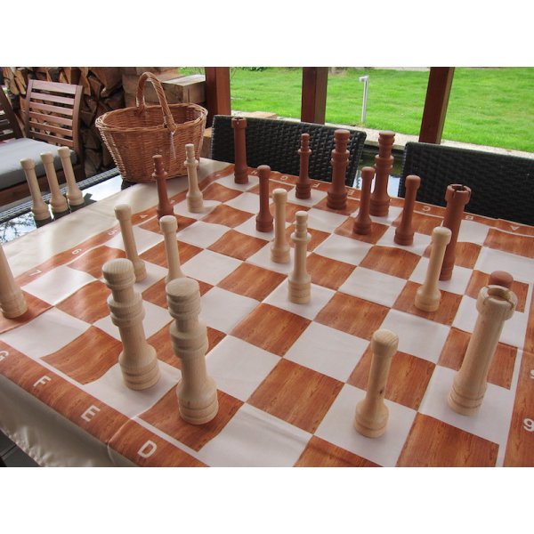 Zahradní šachy malé dřevěné Hra + hrací plocha: Saténový ubrus 120x120cm od  6 790 Kč - Heureka.cz