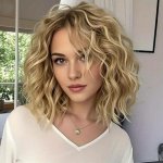 Webshaiy Medově blond paruka pro ženy, kudrnatá vlnitá vrstvená bob paruka po ramena s ofinou, – Sleviste.cz