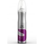 Wella Styling Finish Stay Essential Spray jemně tužící objemový lak na vlasy 300 ml – Sleviste.cz