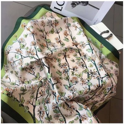 White orchid hedvábný šátek světle zelený s květy v dárkovém balení – Hledejceny.cz