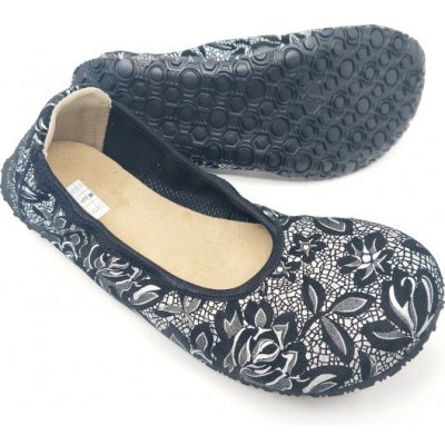 Jampi Sisi černobílé kytky – Sleviste.cz