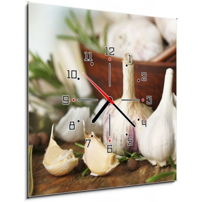 Obraz s hodinami 1D - 50 x 50 cm - Raw garlic and spices on wooden table Surový česnek a koření na dřevěném stole – Zboží Mobilmania