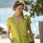 Propínací halenka z jednobarevné viskózy, s krátkými rukávy mechová – Sleviste.cz