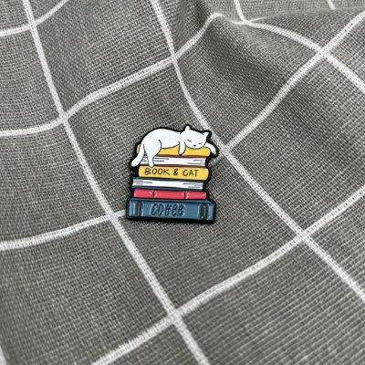 Pinarna Kočička ležící na stohu knih book & cat, coffee kniha & kočka, kafe – Hledejceny.cz