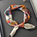 hedvábný šátek Bílý kůň v dárkovém balení – Sleviste.cz