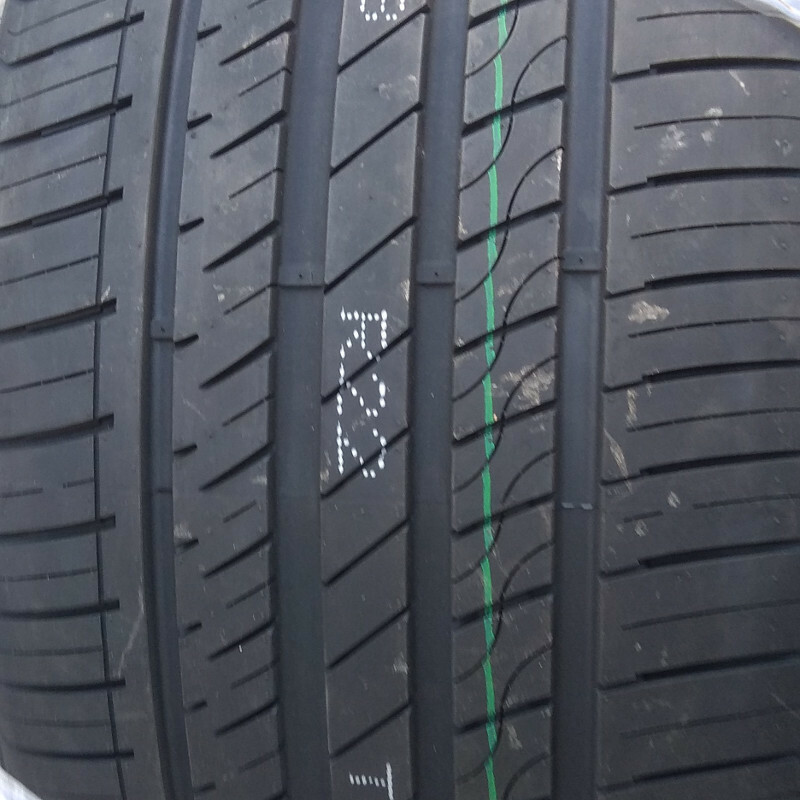 Arivo Ultra ARZ5 195/40 R17 81W