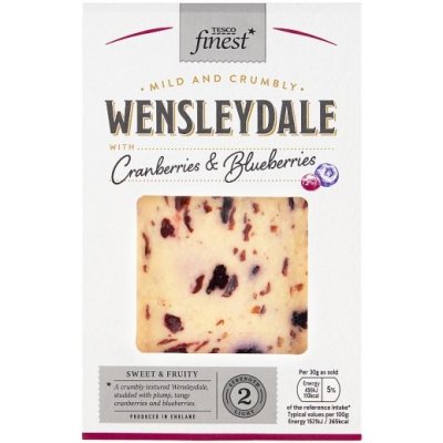 Tesco Finest Wensleydale tvrdý plnotučný sýr se slazenými sušenými brusinkami a borůvkami 200 g – Zboží Dáma