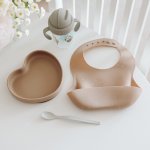 Canpol babies Silikonový bryndák s kapsou Dots Dots béžový – Sleviste.cz