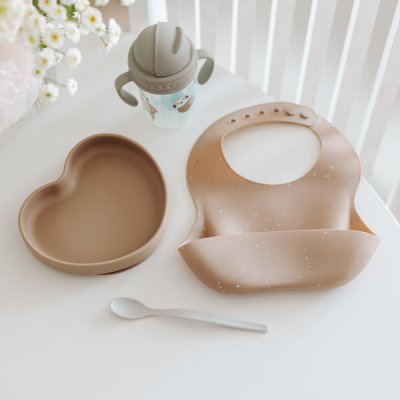 Canpol babies Silikonový bryndák s kapsou Dots Dots béžový – Sleviste.cz