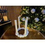 VOJA HOME Adventní a vánoční věnec na 4 konické svíčky z modifikované pryskyřice, bílý, průměr 20 cm – Hledejceny.cz