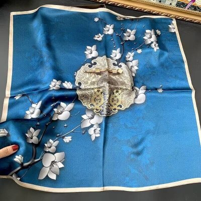 hedvábný šátek Modré tajemství v dárkovém balení – Zboží Mobilmania