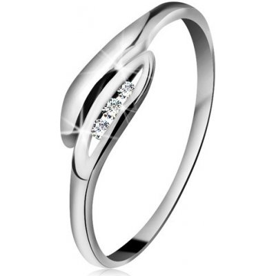 Šperky Eshop Briliantový prsten v bílém zlatě mírně zahnuté lístečky tři čiré diamanty S3BT503.35 – Zboží Mobilmania