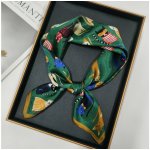 Hedvábný šátek kočičky v zelené – Zboží Mobilmania