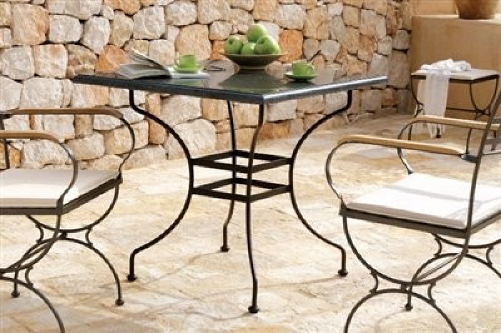 Jídelní stůl Capri, Manutti, čtvercový 90x90x75 cm, tepané železo, deska  žula, barva caramel | Srovnanicen.cz