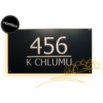 Domovní cedulka lakovaná, s číslem popisným a názvem ulice. Druh uchycení: Bez děr (na lepidlo), Font: a) – Sleviste.cz