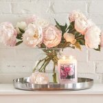 Village Candle Fresh Cut Peony 602 g – Zbozi.Blesk.cz