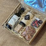 Nutworld Dárková krabička s svíčkou čokoládou a ořechy ve skle Pálava 2021 výběr z hroznů polosladké Znovín 0187 l