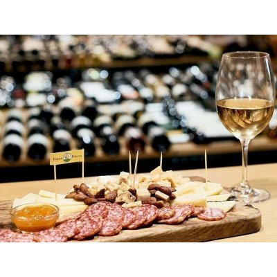 Degustace vín s občerstvením + dárkový set vína a sýrů – Hledejceny.cz