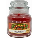 Yankee Candle Red Apple Wreath vonná svíčka 104 g