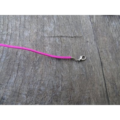 náhrdelník z imitace kůže s karabinkou tm. růžový 45 cm – Zboží Dáma