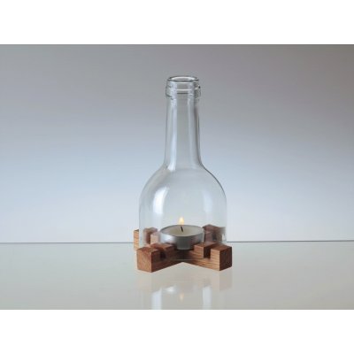 DT GLASS Svícen SMART z lahve od vína na dřevěném stojánku