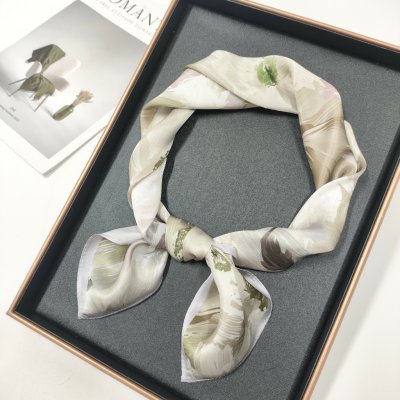 Hedvábný šátek s květinovým vzorem – Zboží Mobilmania