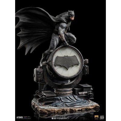 Iron Studios DC Zack Snyder's Justice League Batman on Batsignal Deluxe Art Scale 1/10 101903 – Zboží Mobilmania