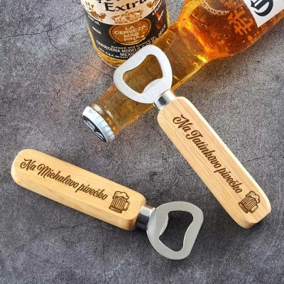 Dřevia Dřevěný otvírák na pivo - Na pivečko, se jménem – Sleviste.cz