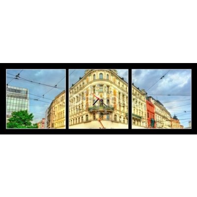 Obraz s hodinami 3D třídílný - 150 x 50 cm - City tram in the old town of Brno, Czech Republic Městská tramvaj ve starém městě Brně, Česká republika – Zboží Mobilmania
