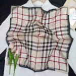 White orchid hedvábný šátek károvaný v dárkovém balení – Zboží Dáma